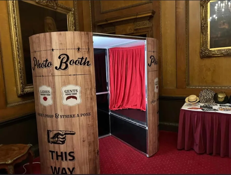 Photo Booth & Magic Mirrors Hire Swansea | JM Entertainment